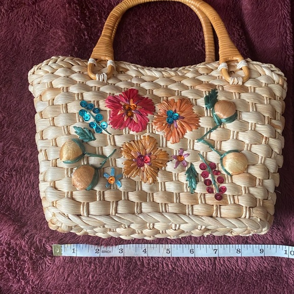 VIntage Embroidery straw purse - like new - Picture 6 of 8